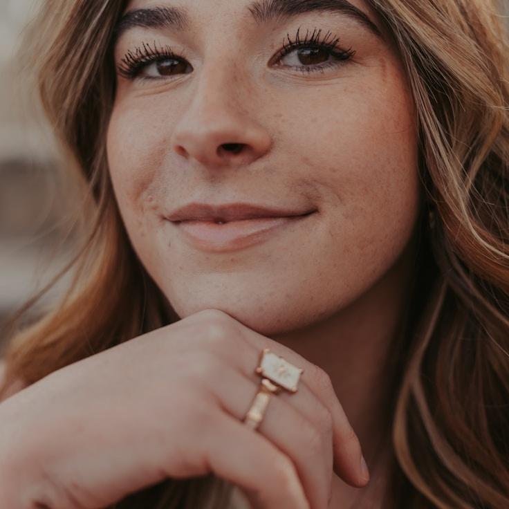 Jordan Kim, Client Relations Director, discussing corporate gifting strategy with business clients